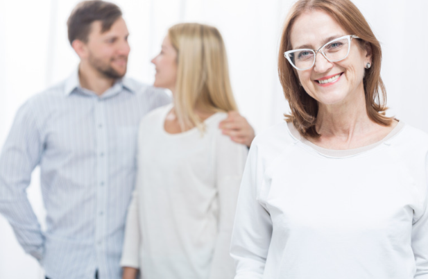 tips akrab dengan mertua, cara bikin mertua sayang, menantu idaman, hubungan mertua menantu, komunikasi dengan orang tua pasangan, ide perhatian kecil untuk mertua